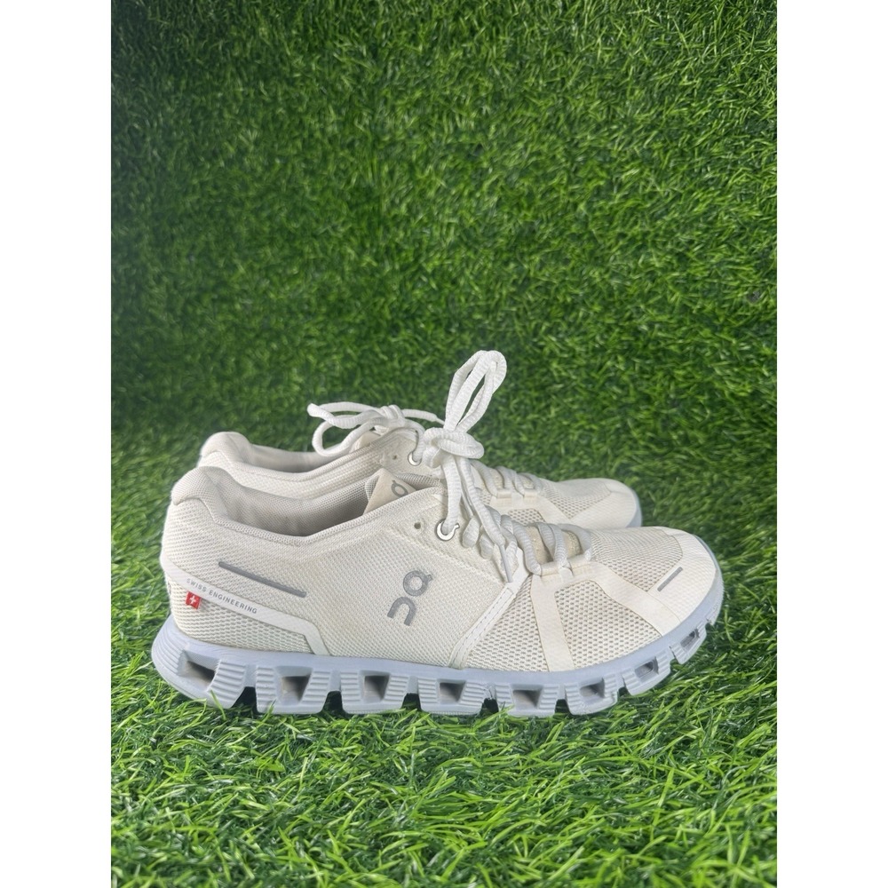 On Cloud 5 Running Pearl White Running Shoes Sneakers • Women’s Size 9.5 READ